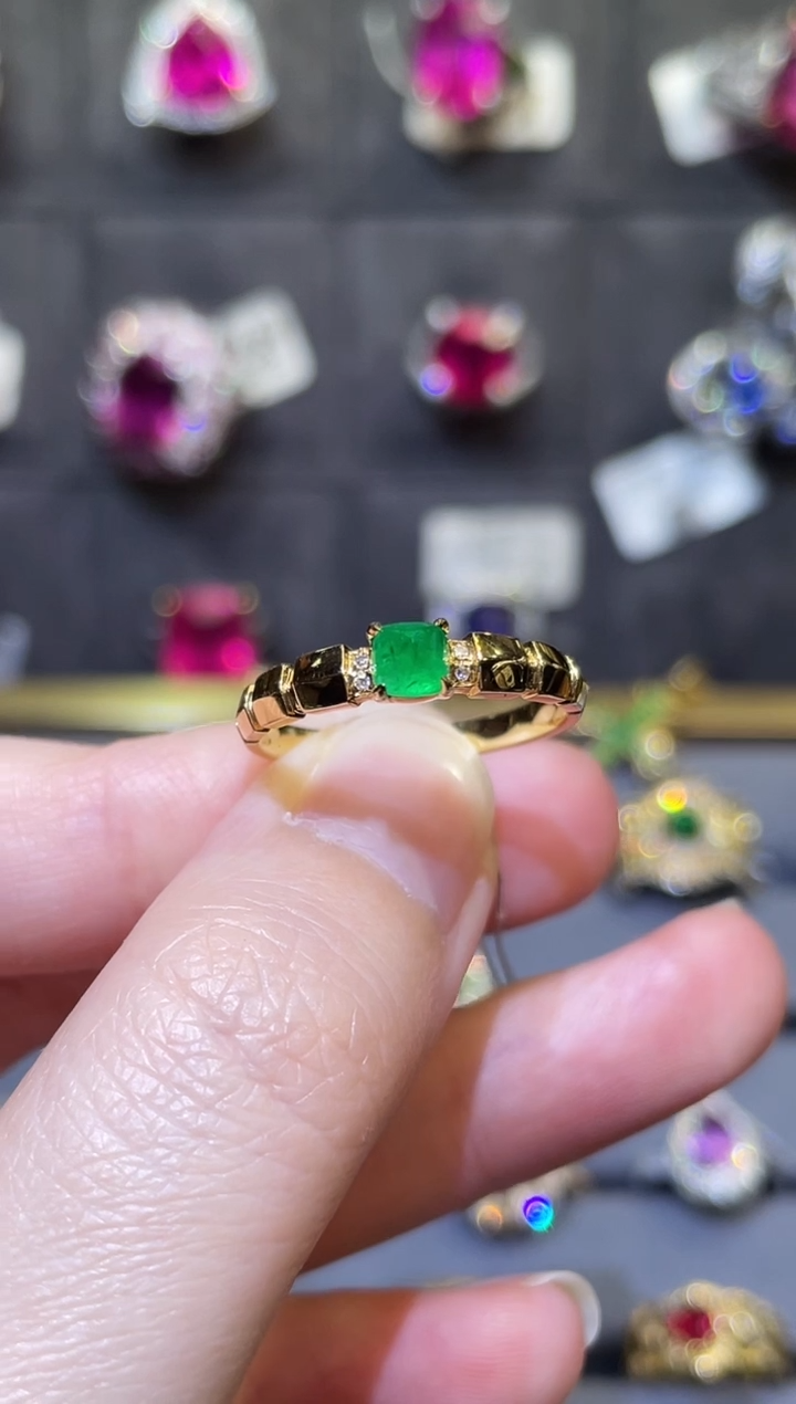 【闪购商品】祖母绿戒指18K金镶嵌/潘杰希尔/0.4ct