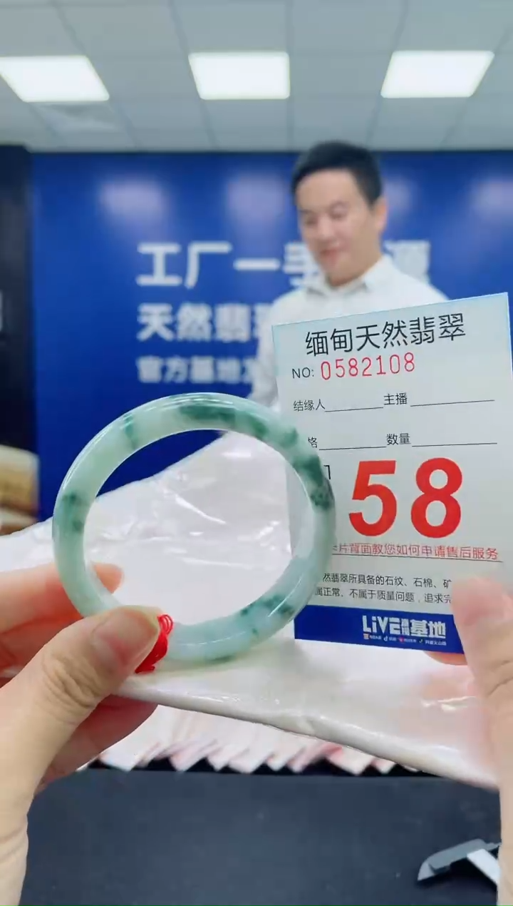 未镶嵌手镯翡翠天然翡翠手镯