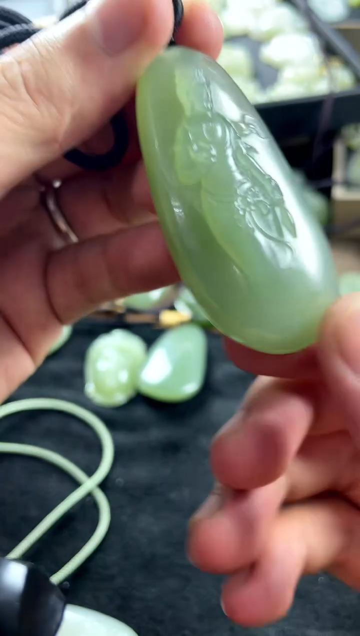 和田玉未镶嵌颈饰观音