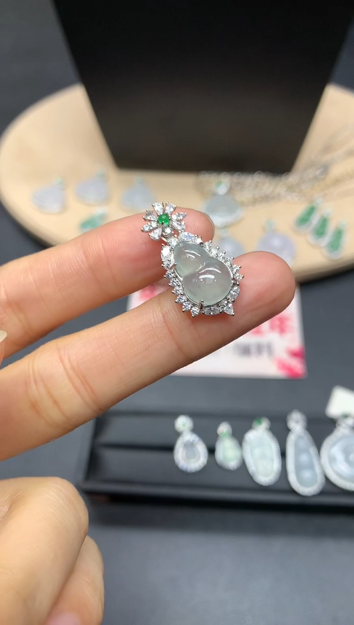 【闪购商品】翡翠吊坠(不含链)银S925镶嵌葫芦【多样性发其一】