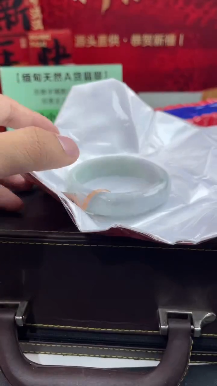 【闪购商品】翡翠手镯未镶嵌8翡翠手镯（微瑕）