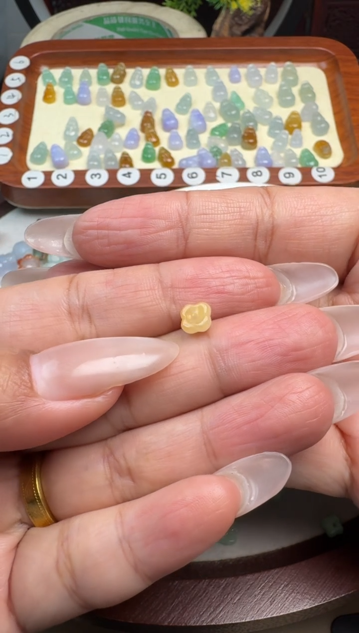 颈饰未镶嵌翡翠林**～翡翠