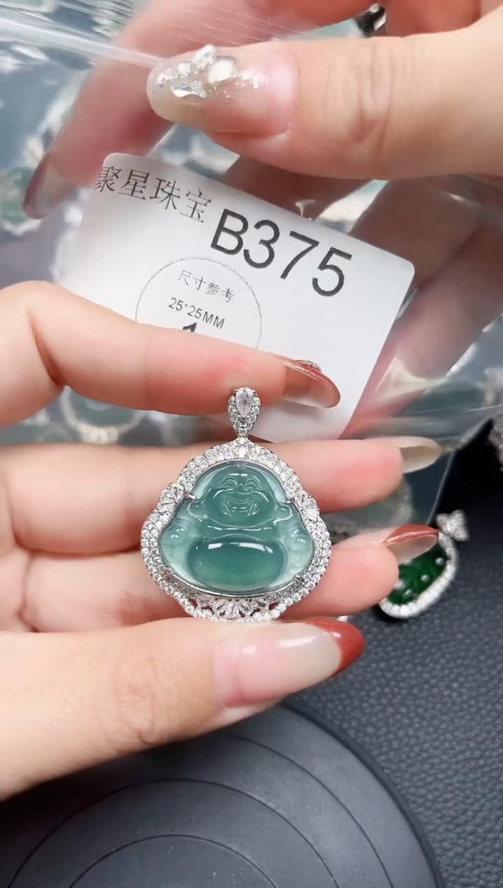 【闪购商品】翡翠颈饰未镶嵌赠皮绳375