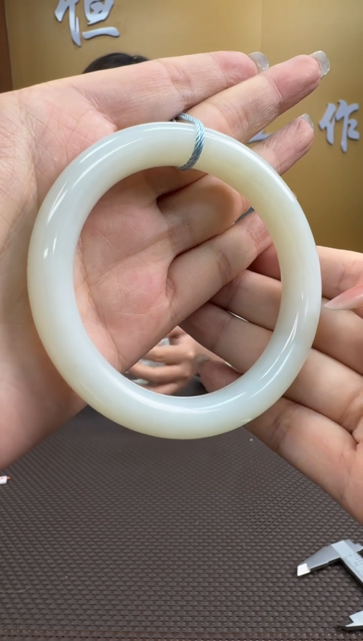 【闪购商品】和田玉手镯未镶嵌62