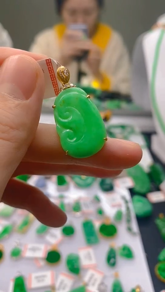 【闪购商品】翡翠颈饰18K金镶嵌新号开播，全场乱卖