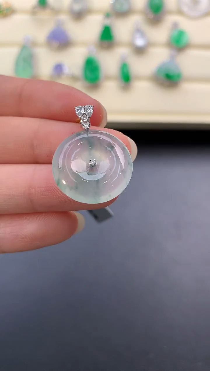 【闪购商品】翡翠颈饰18K金镶嵌W681