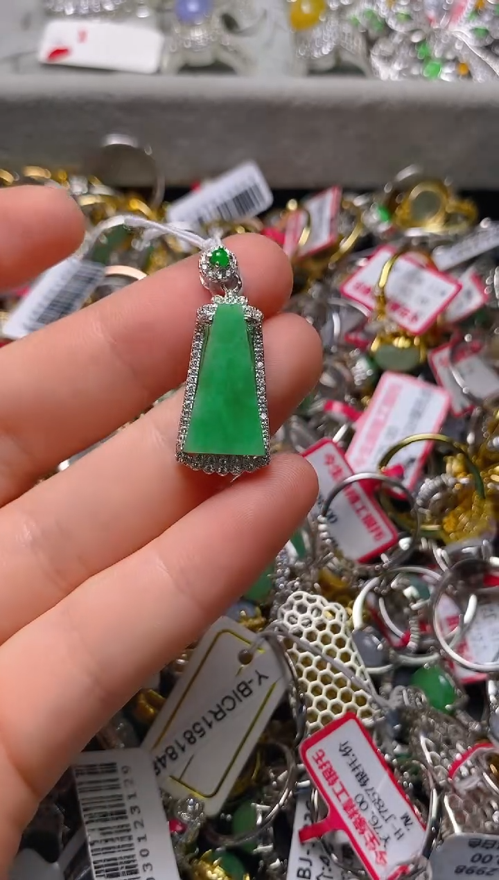 银S925镶嵌戒指翡翠百内无证书