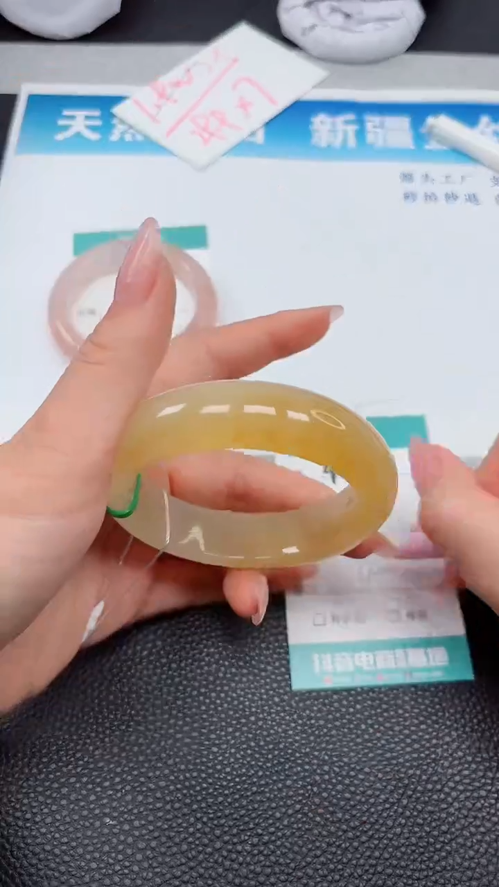 【闪购商品】石英质玉手镯未镶嵌A407