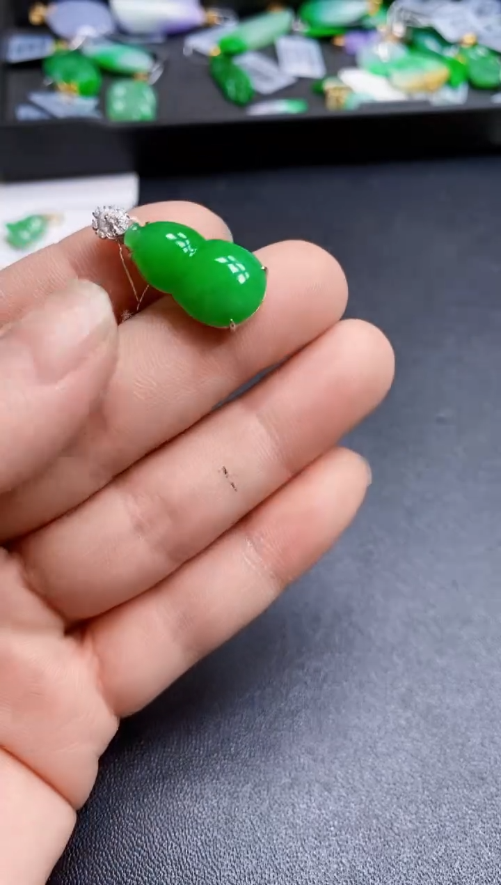 【闪购商品】翡翠颈饰18K金镶嵌葫芦