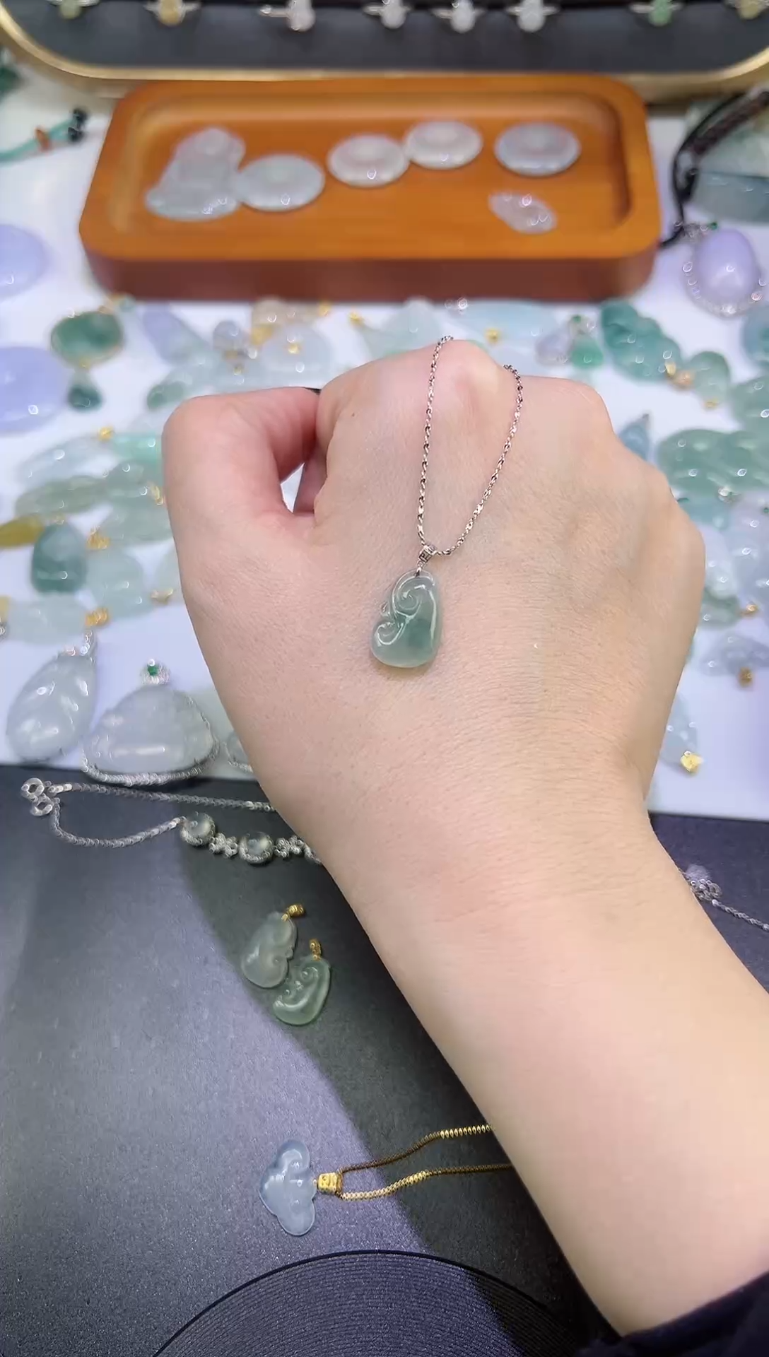 【闪购商品】翡翠颈饰18K金镶嵌如意