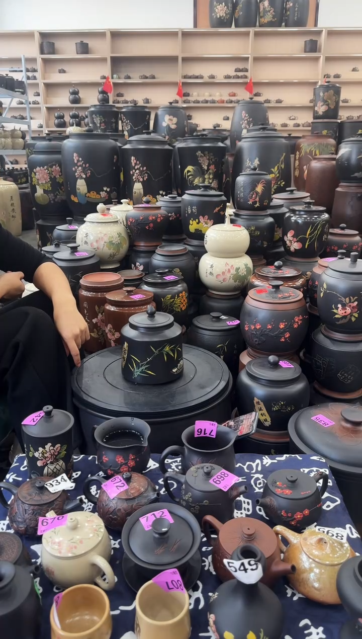 罐瑕疵茶叶罐  小蛮腰彩填   653