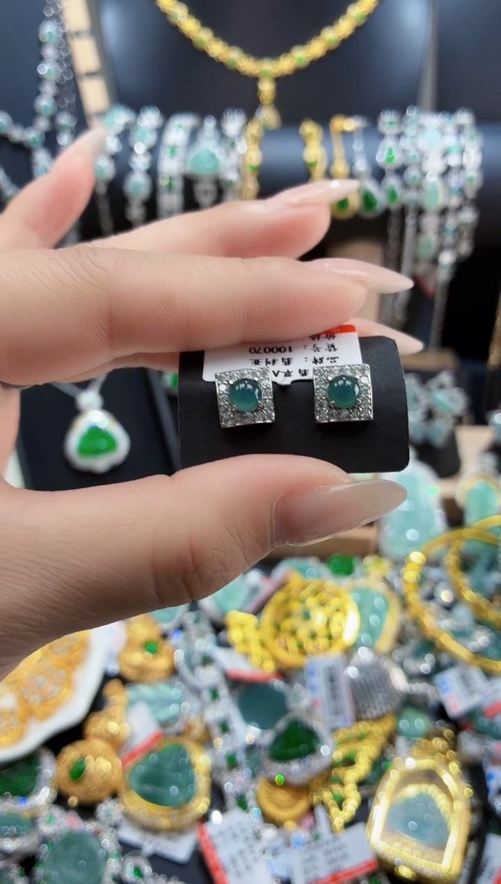 翡翠未镶嵌颈饰天然翡翠A货多样性发其一