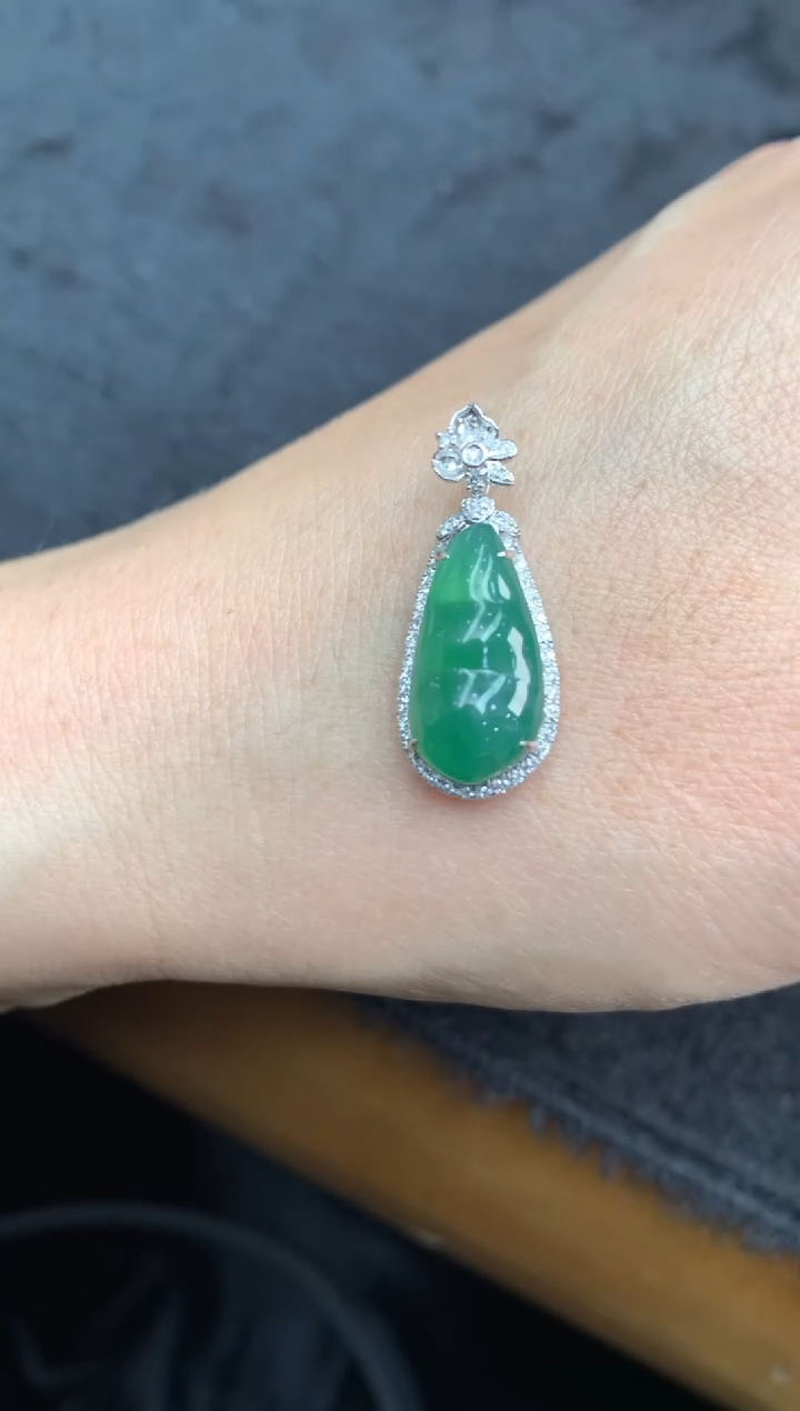 【闪购商品】翡翠颈饰18K金镶嵌福豆