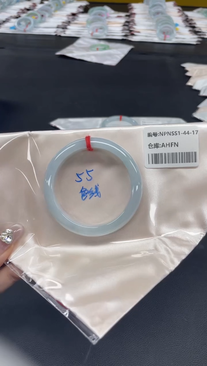 未镶嵌手镯翡翠翡翠手镯