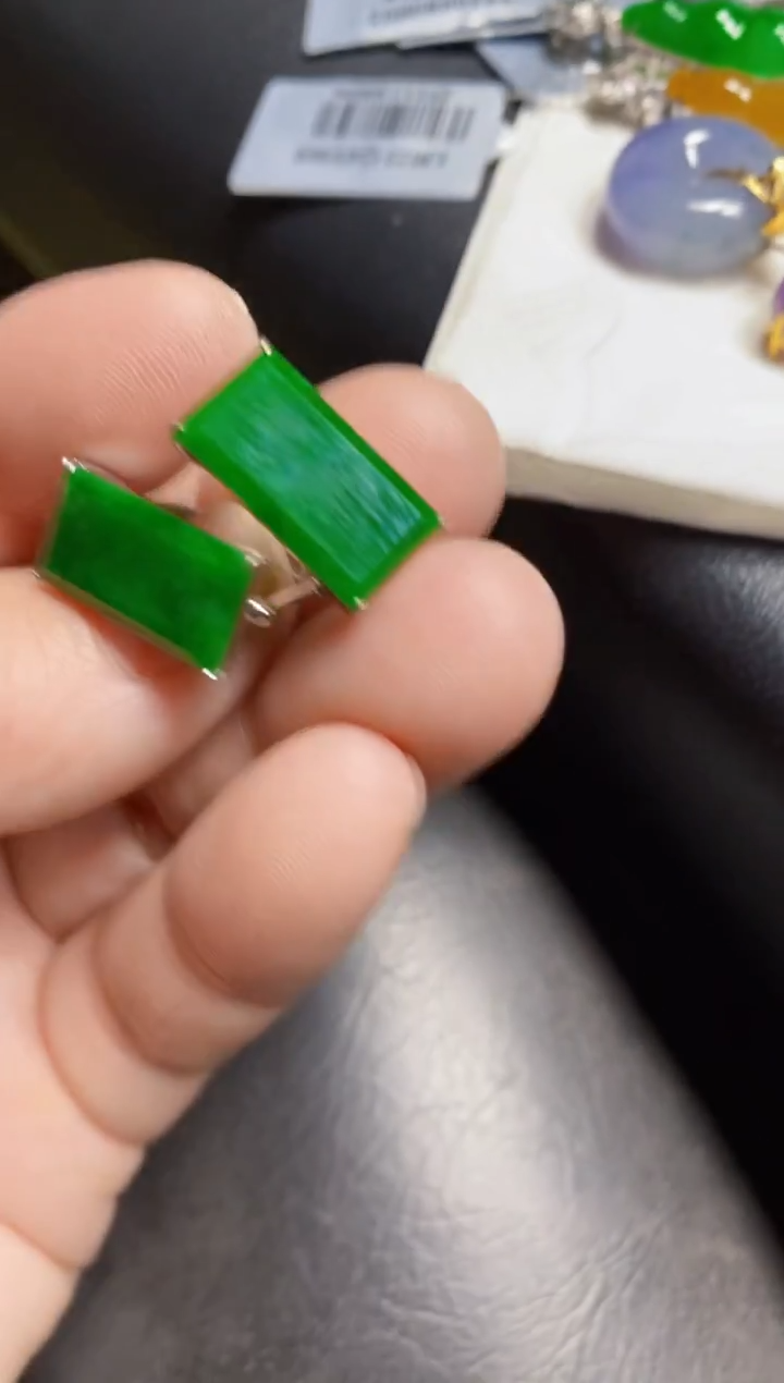 颈饰18K金镶嵌翡翠耳包