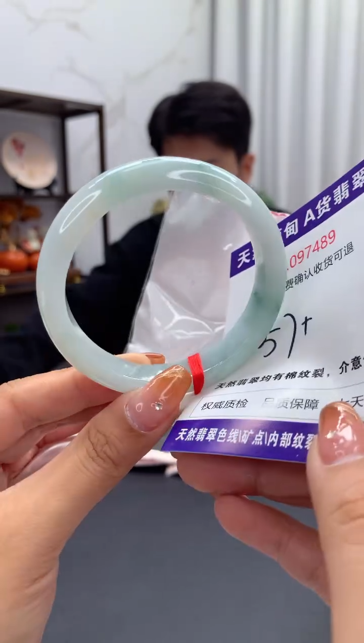 未镶嵌手镯翡翠有纹，完美者勿拍