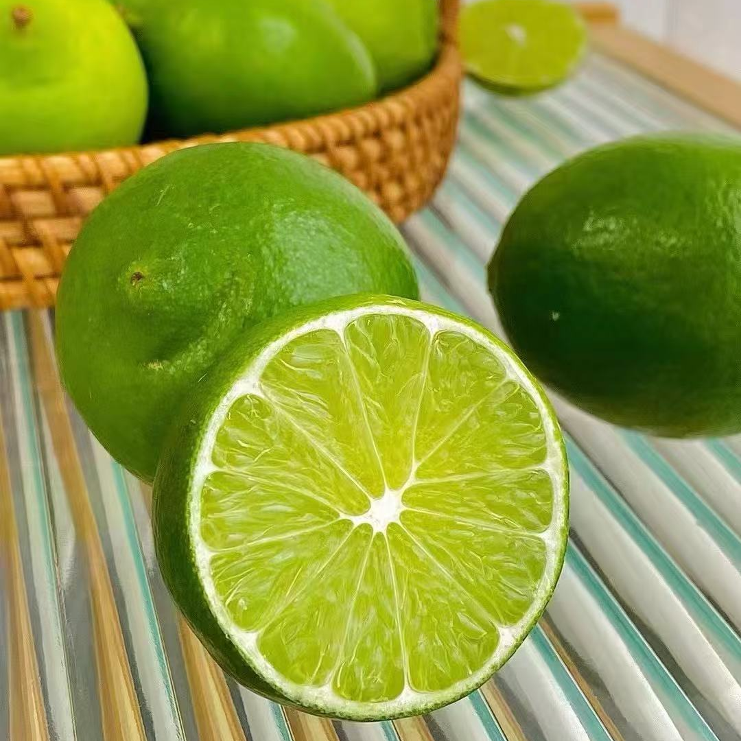塔西提无籽青柠檬无籽香水柠檬新鲜采摘皮薄多汁可用于做果茶