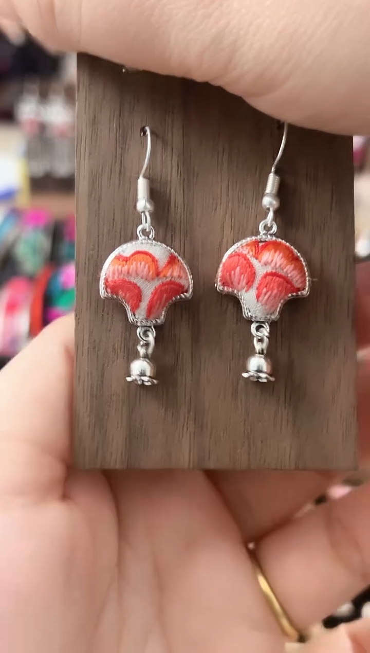 【闪购商品】织绣民族风老绣饰品327