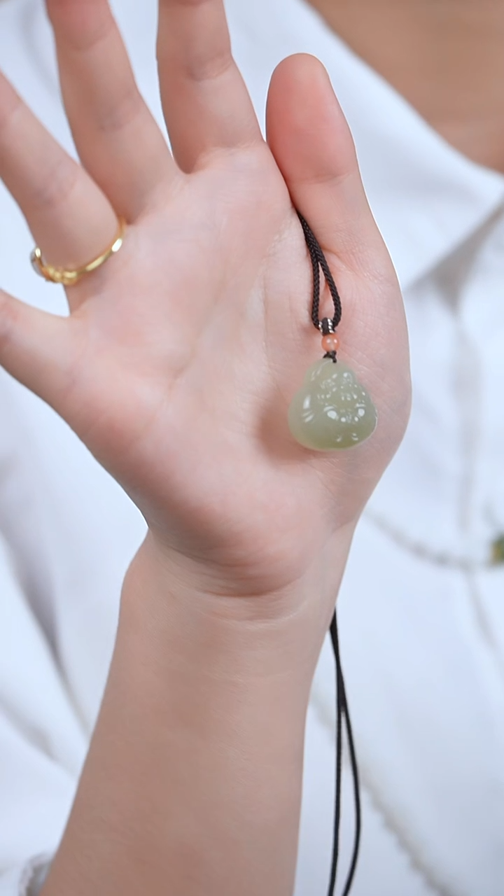 颈饰未镶嵌和田玉湖水抱抱佛吊坠多样性发一