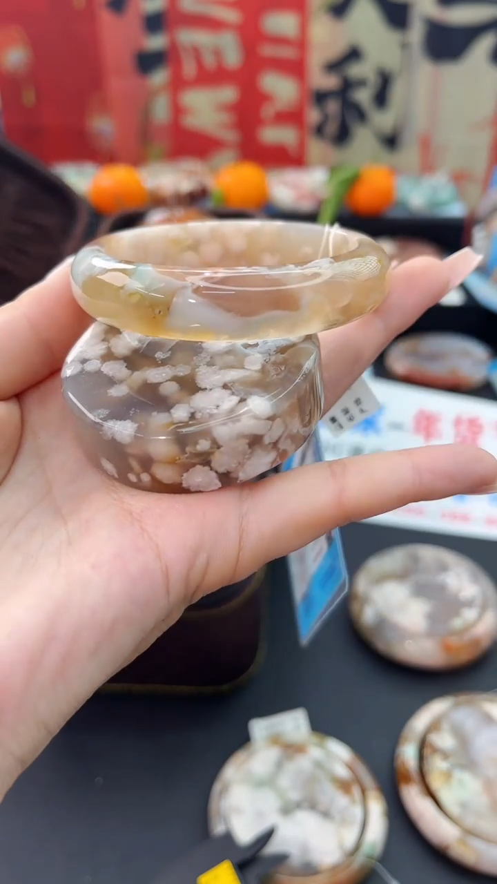 【闪购商品】石英质玉手镯未镶嵌赠送镯心（52圈口）