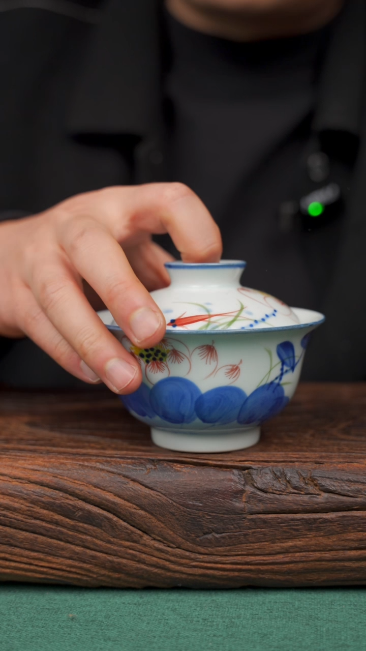 【闪购商品】瓷片寻一缕瓷香杯釉下手工手绘瓷器 莲花盖碗