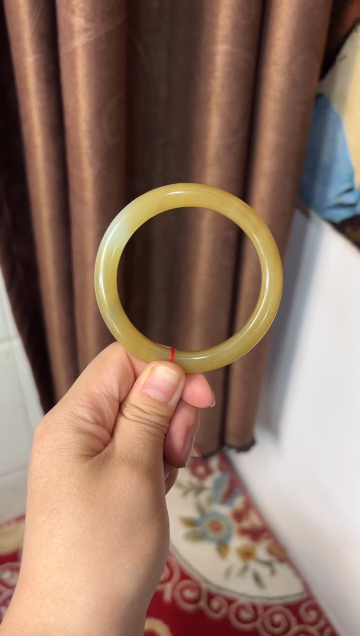 【闪购商品】和田玉手镯未镶嵌且末微色差近矿57+