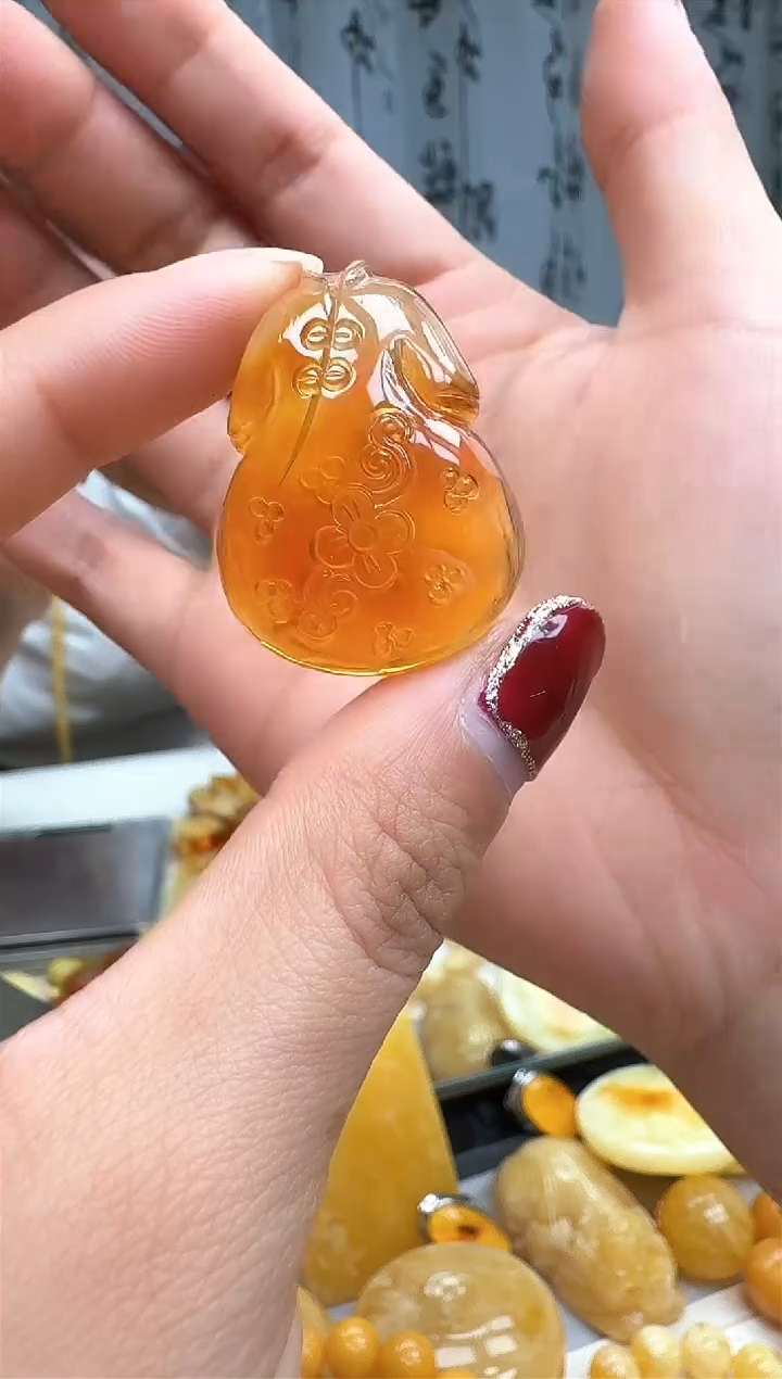 【闪购商品】琥珀裸石未镶嵌挂坠