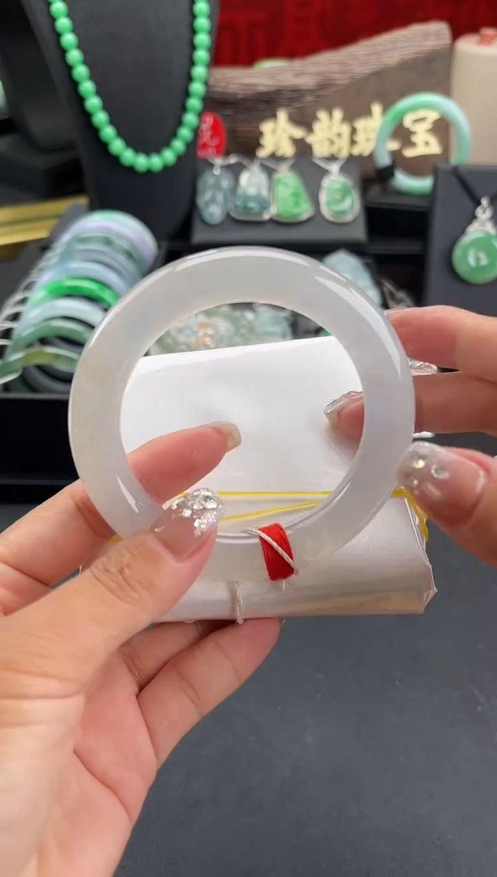 翡翠手镯未镶嵌手镯