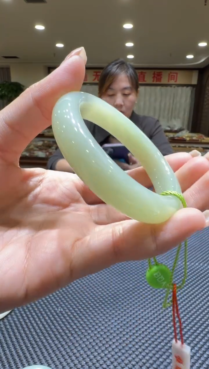 颈饰未镶嵌和田玉手镯52