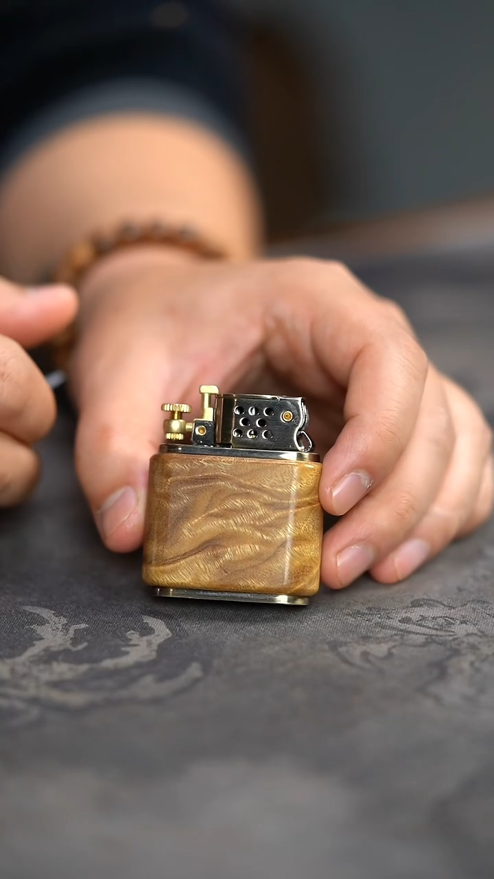 【闪购商品】金丝楠木雕935号阴沉满花纹小随身把玩