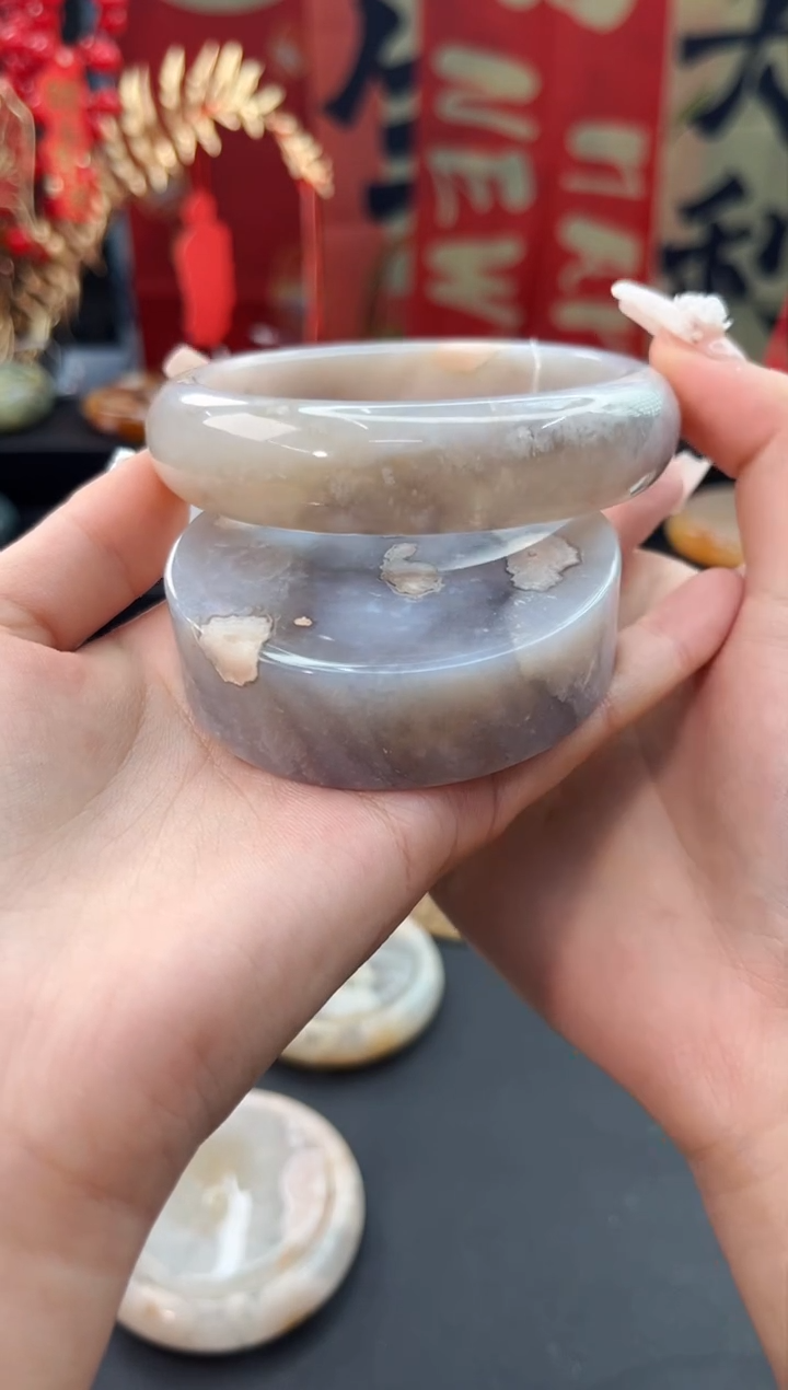 【闪购商品】石英质玉手镯未镶嵌赠送镯心（66圈口）无证书