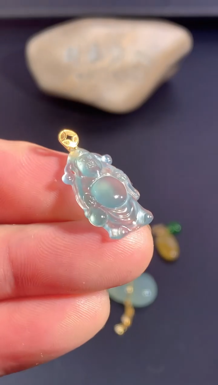 颈饰18K金镶嵌翡翠   