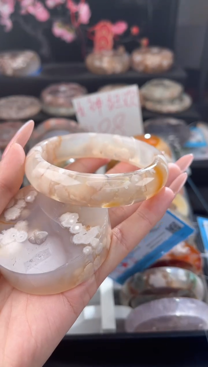 【闪购商品】石英质玉手镯未镶嵌60