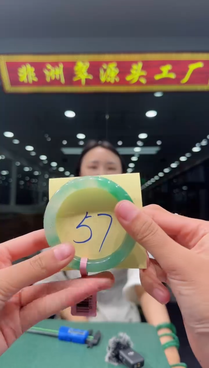 【闪购商品】石英质玉手镯未镶嵌天然A货 非洲翠 手镯（单品）