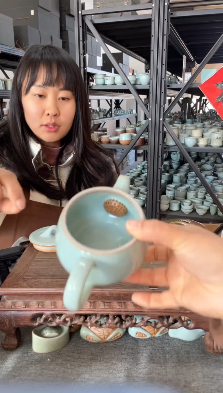 【闪购商品】瓷片天青汉瓦壶。。