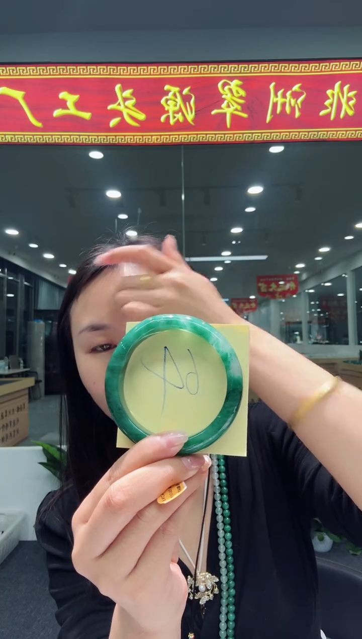 【闪购商品】石英质玉手镯未镶嵌天然A货 非洲翠 手镯（单品）