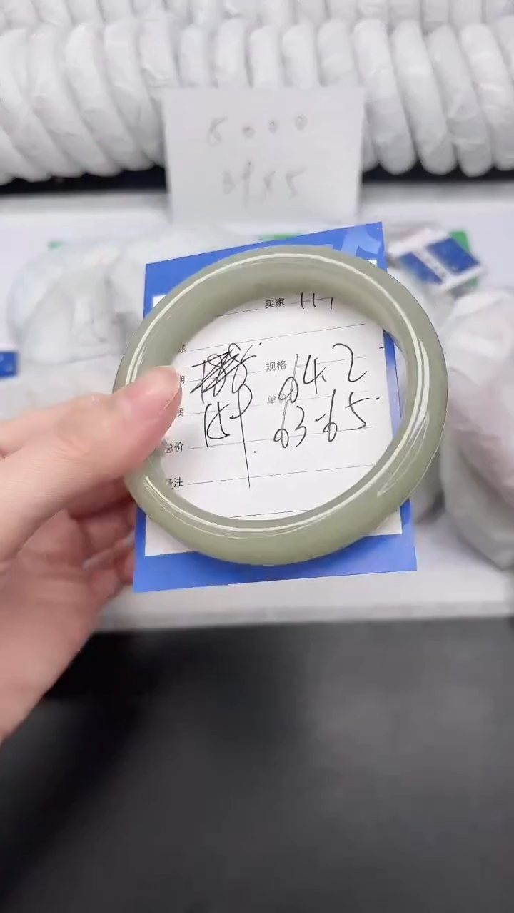 未镶嵌手镯石英质玉111-64.2DK