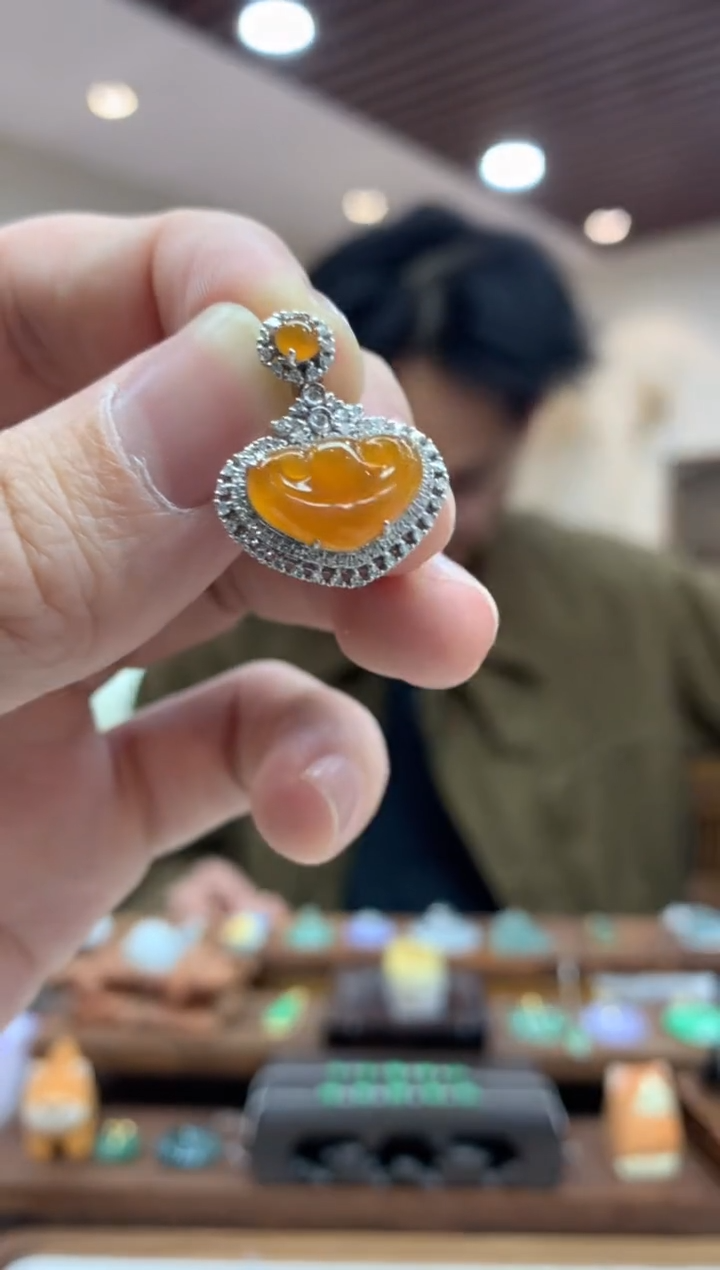 【闪购商品】翡翠吊坠(不含链)18K金镶嵌如意头