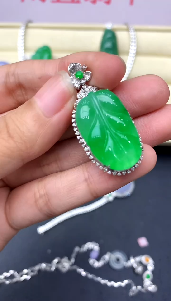 翡翠18K金镶嵌颈饰385-中国好珍宝