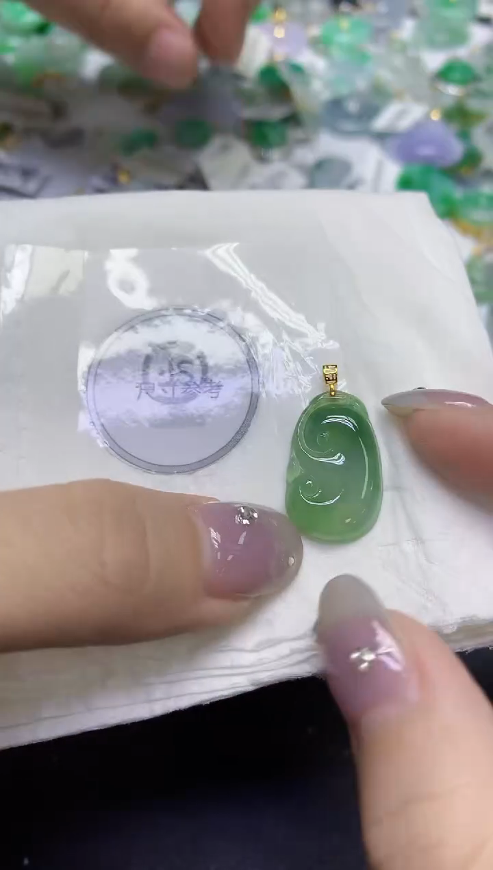颈饰18K金镶嵌翡翠天然缅甸翡翠A货百元以上9元证书费自理