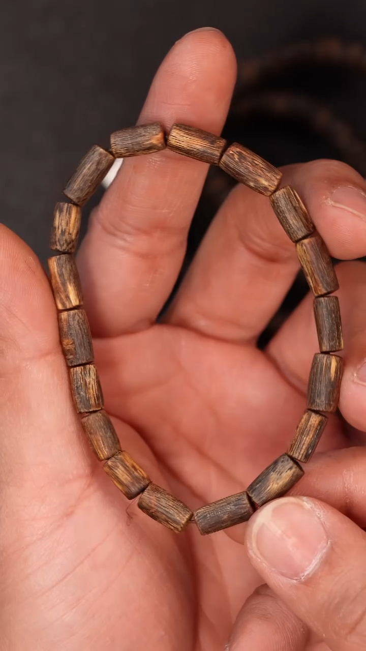 沉香手串沉水级蓝宝石随型手串