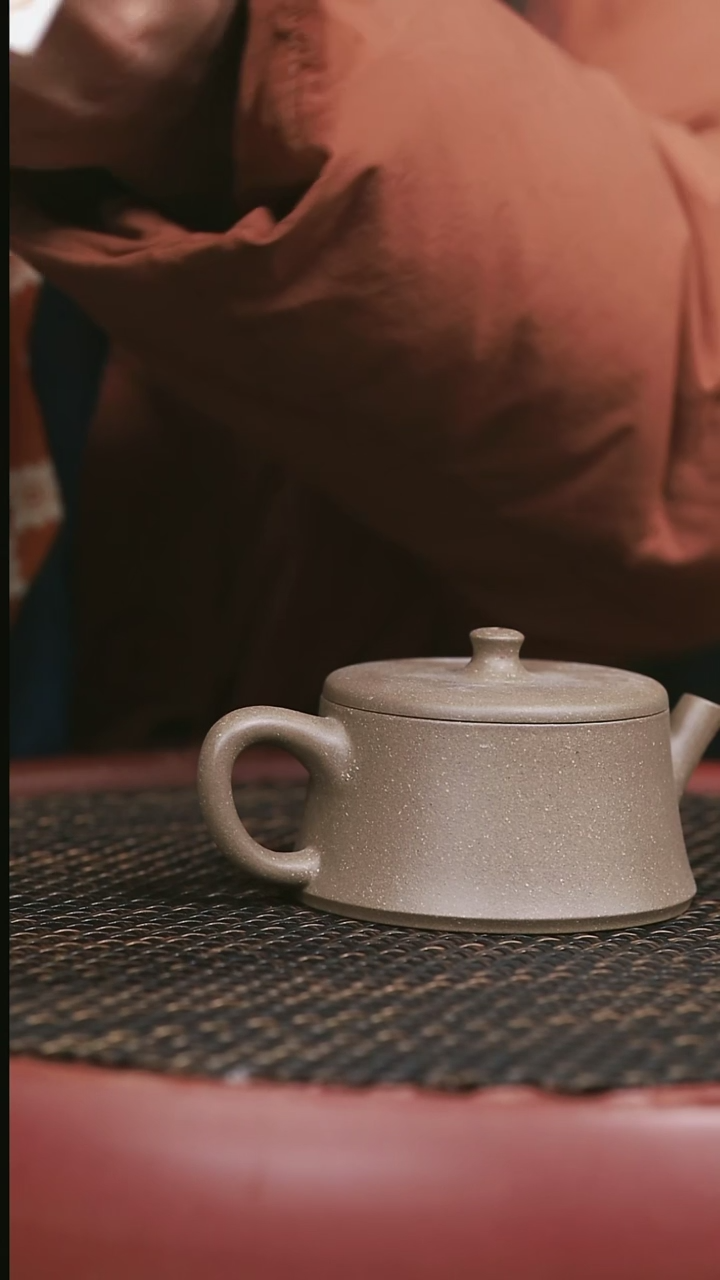 【闪购商品】紫砂蟹壳青24号云柱140CC磕碰暇