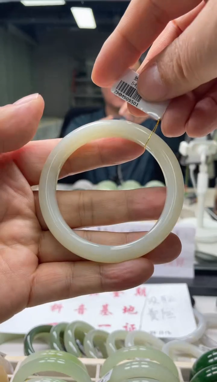 【闪购商品】和田玉手镯未镶嵌编码9501 圈口57-58