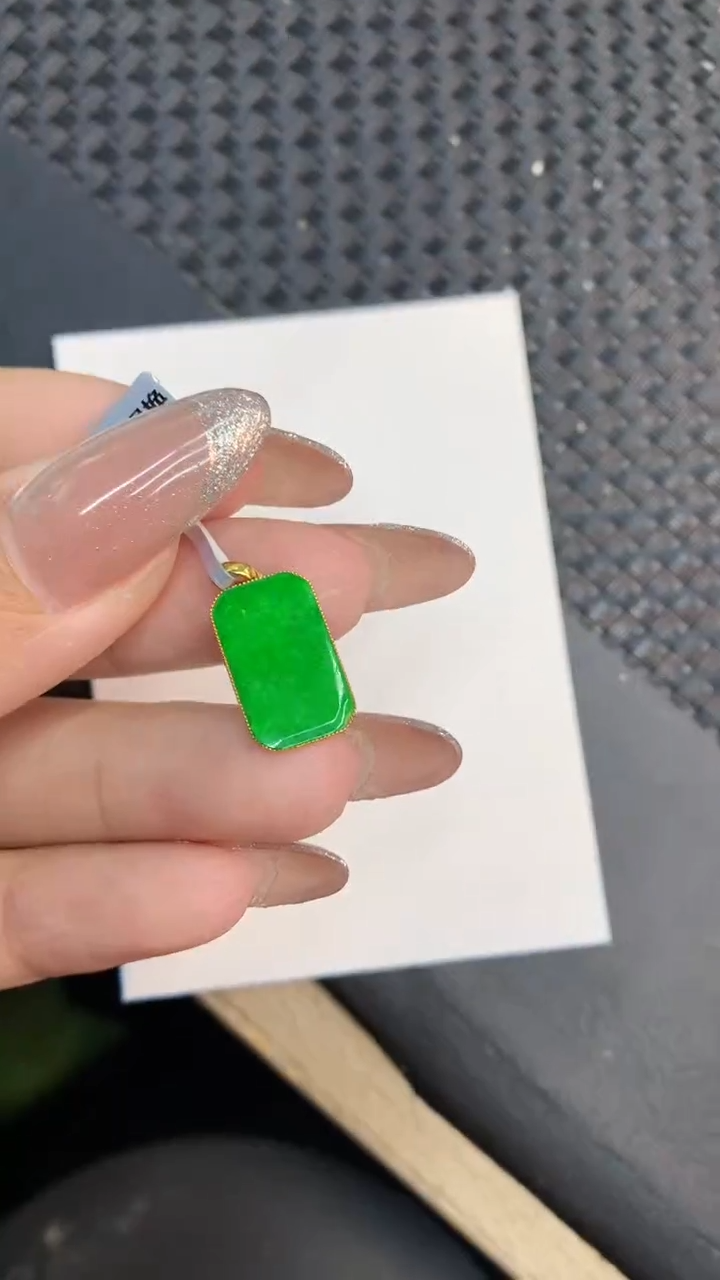 颈饰18K金镶嵌翡翠1