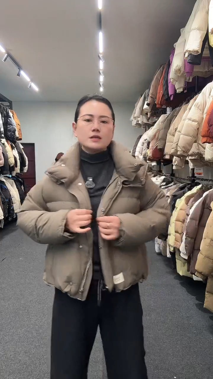 艾雨衣尚羽绒外套