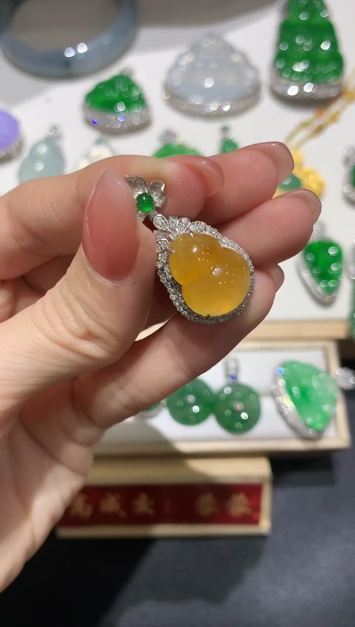 【闪购商品】翡翠吊坠(不含链)18K金镶嵌团购10