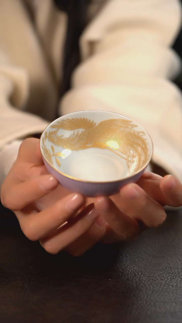 【闪购商品】杯云霞珍藏古彩描金扒花粉紫色有凤来仪普洱杯