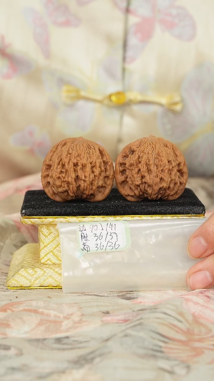 【闪购商品】文玩核桃把件麦穗虎头