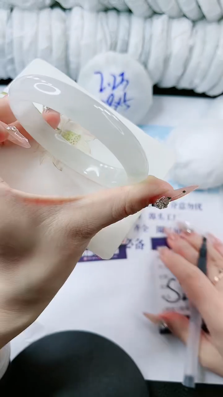 【闪购商品】石英质玉手镯未镶嵌多样性发货S228-62