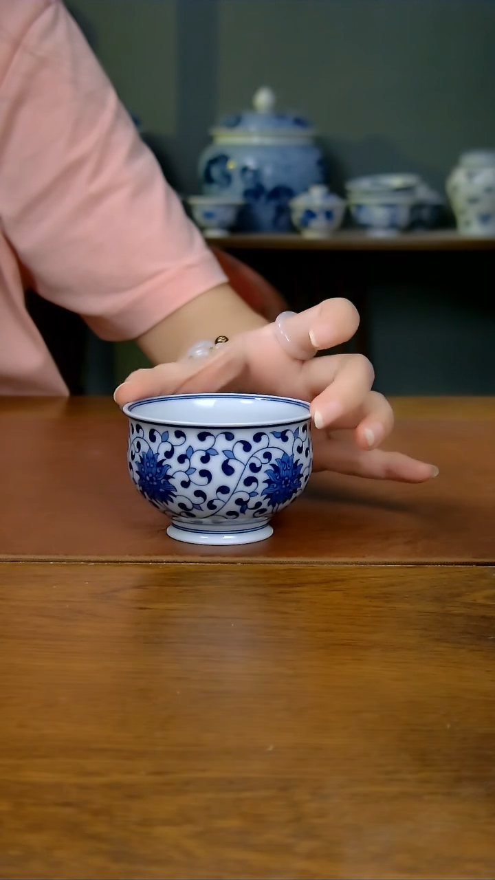 陶瓷缠枝花炉式杯